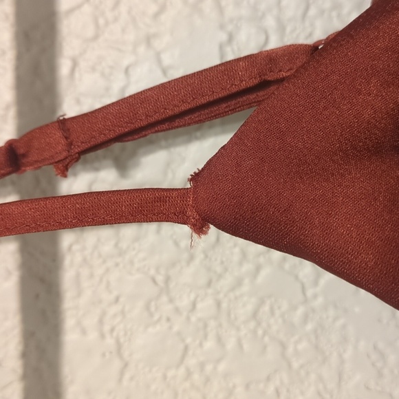 Express rust satin ruffled twist detail cropped sleeveless camisole blouse - Picture 7 of 8